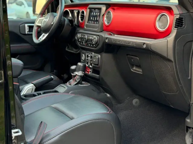 Jeep Wrangler — Фото автомобиля 10