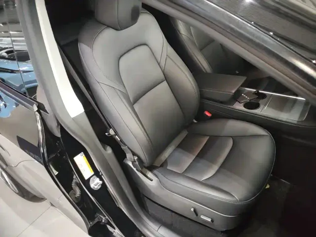 Tesla Model Y — Фото автомобиля 24