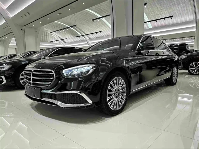 Фотография автомобиля — Mercedes-Benz E-Class