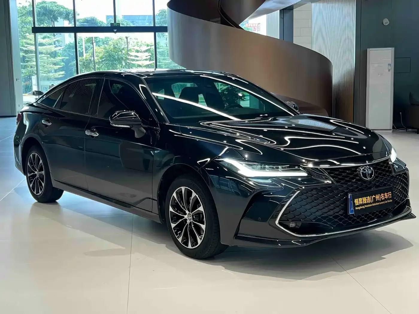 Toyota Avalon 2023 2.5L Luxury Edition — Фото автомобиля 3