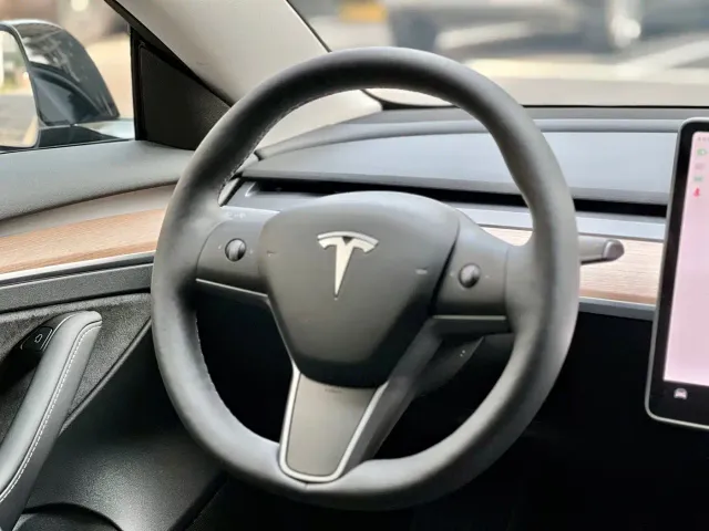 Tesla Model 3 — Фото автомобиля 14