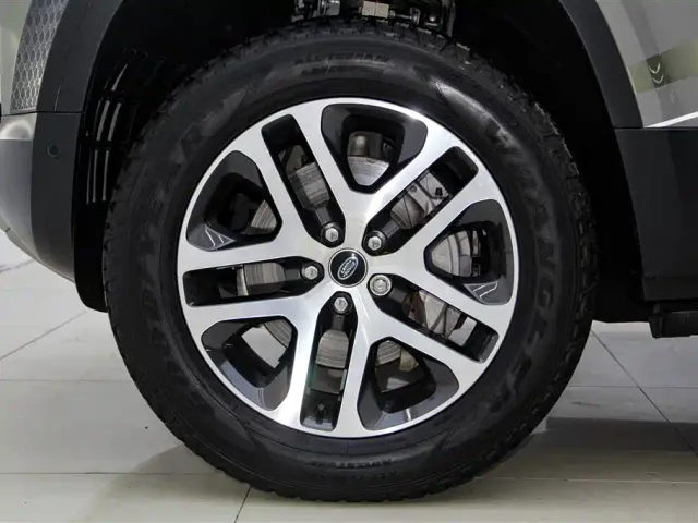 Land Rover Defender — Фото автомобиля 12