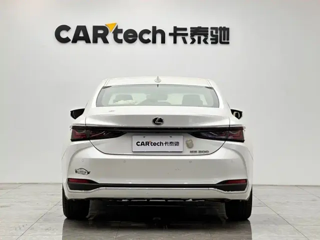 Lexus ES — Фото автомобиля 4