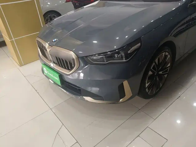 BMW 5 Series — Фото автомобиля 23
