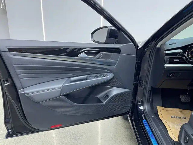 Volkswagen Passat — Фото автомобиля 11