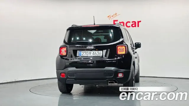 Jeep Renegade — Фото автомобиля 4