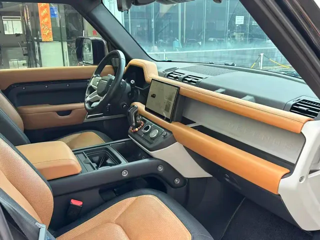 Land Rover Defender — Фото автомобиля 6