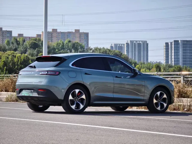 Aito M5 — Фото автомобиля 7