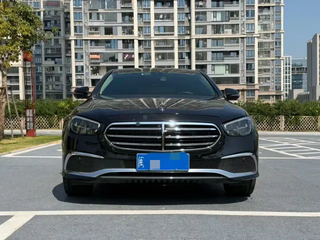 Mercedes-Benz E-Class — Фото автомобиля 2