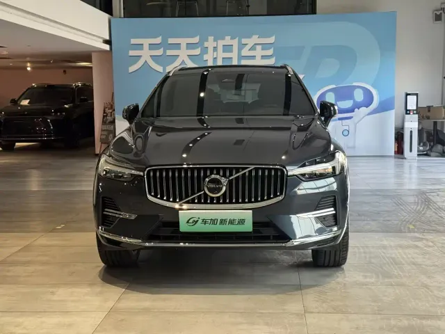 Volvo XC60 — Фото автомобиля 2