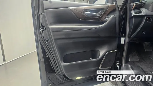 Toyota Alphard — Фото автомобиля 24