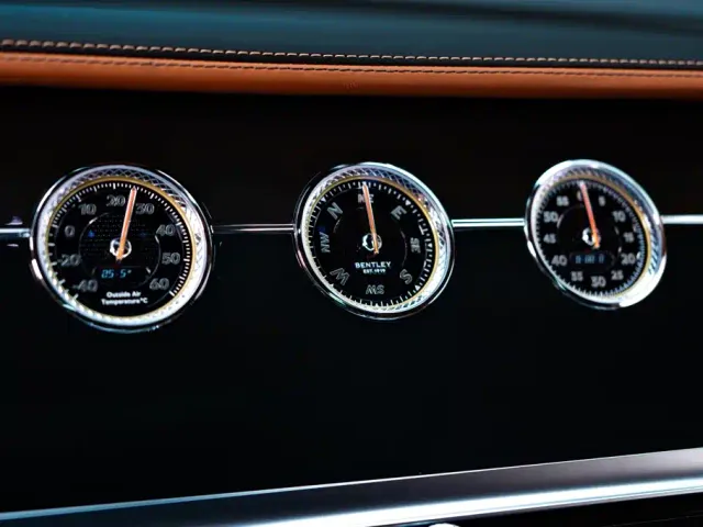 Bentley Flying Spur — Фото автомобиля 15