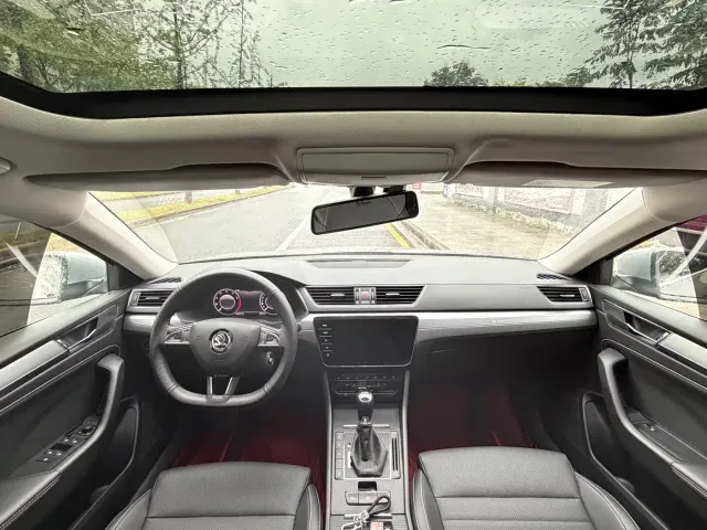 Skoda Superb — Фото автомобиля 13
