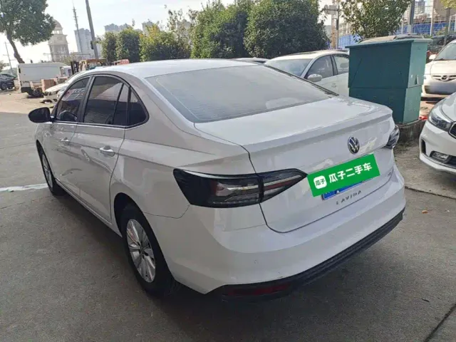 Volkswagen Lavida — Фото автомобиля 4