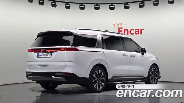 Kia Canival — Фото автомобиля 2