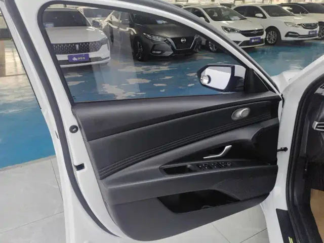 Hyundai Elantra — Фото автомобиля 7