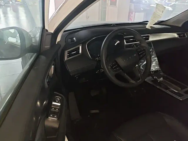 Roewe RX5 — Фото автомобиля 15