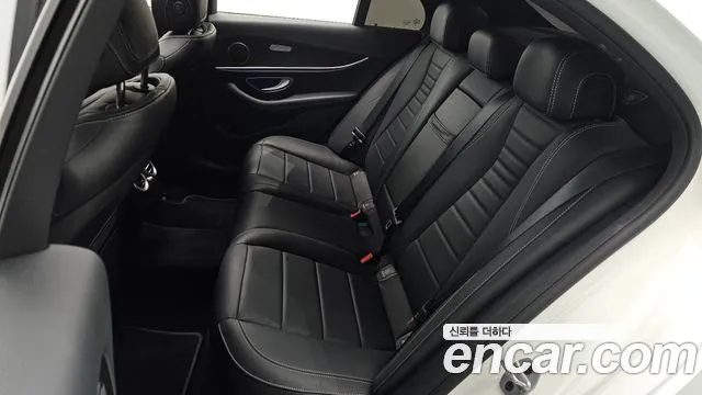 Mercedes-Benz E-Class — Фото автомобиля 11