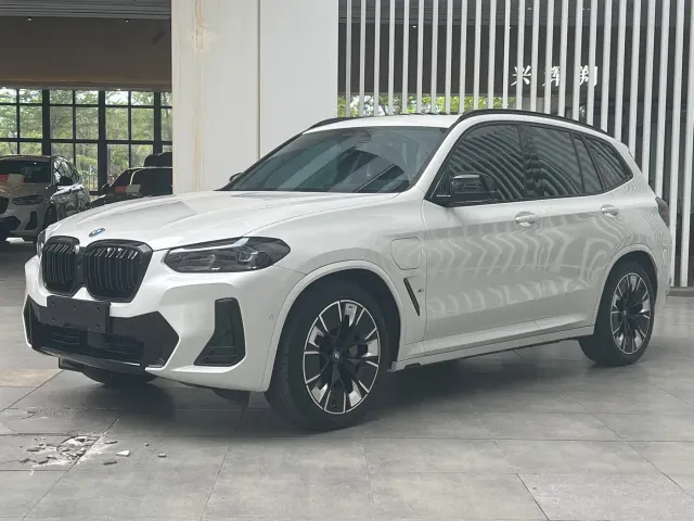 Фотография автомобиля — BMW iX3