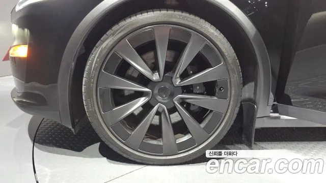 Tesla Model X — Фото автомобиля 5