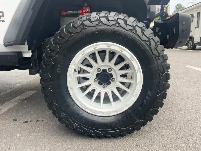 Jeep Wrangler — Фото автомобиля 11