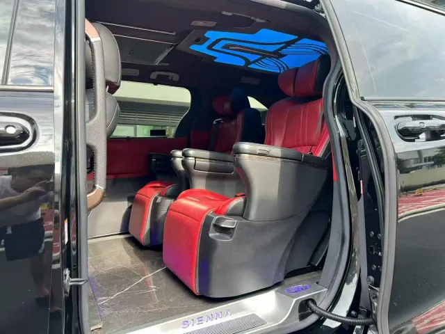 Toyota Sienna — Фото автомобиля 7