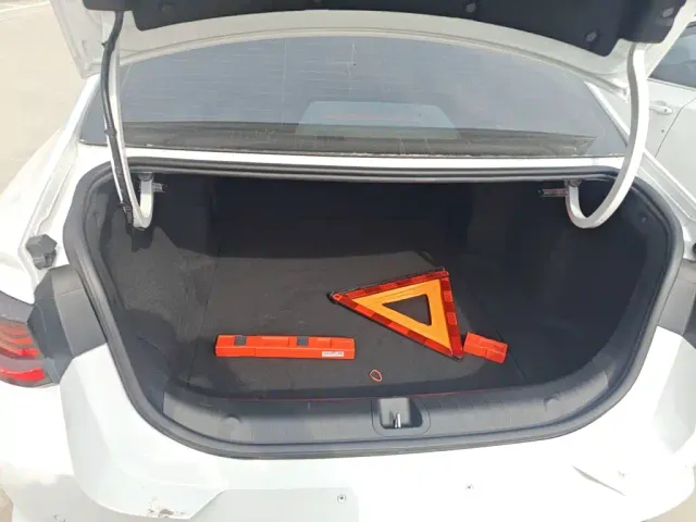 Geely Emgrand L — Фото автомобиля 18