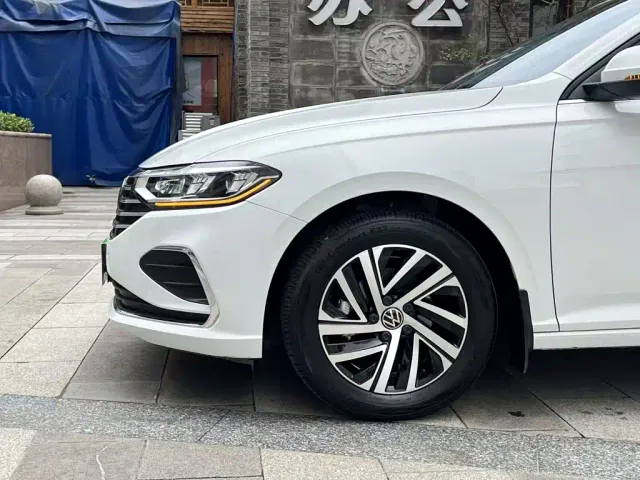Volkswagen Lavida — Фото автомобиля 21