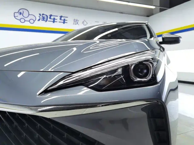 Roewe i5 — Фото автомобиля 5