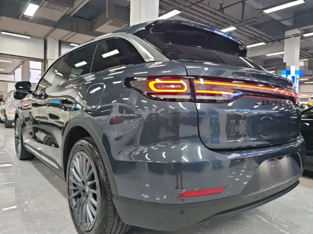 Leapmotor C11 — Фото автомобиля 4