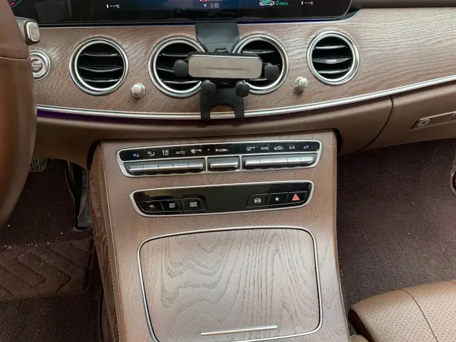 Mercedes-Benz E-Class — Фото автомобиля 20