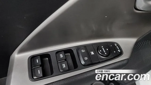 Kia Niro — Фото автомобиля 29