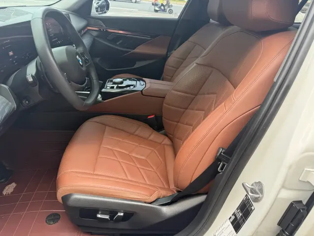 BMW 5 Series — Фото автомобиля 4