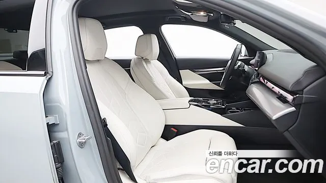 BMW 5 Series G60 — Фото автомобиля 16