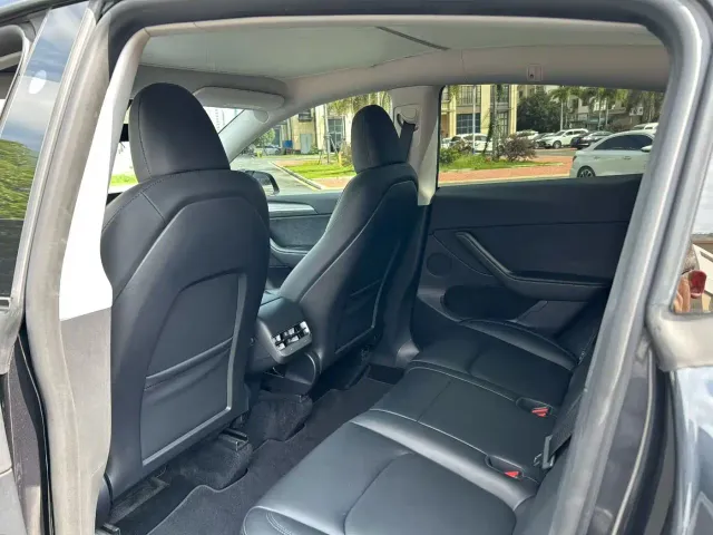 Tesla Model Y — Фото автомобиля 8