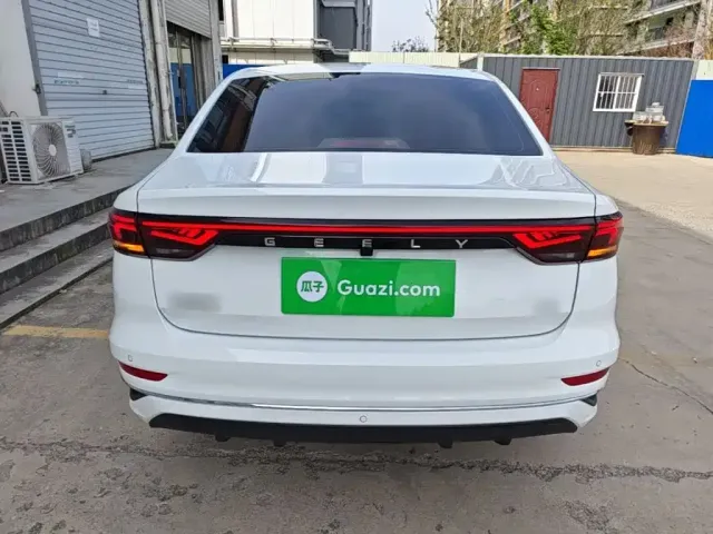 Geely Emgrand — Фото автомобиля 5