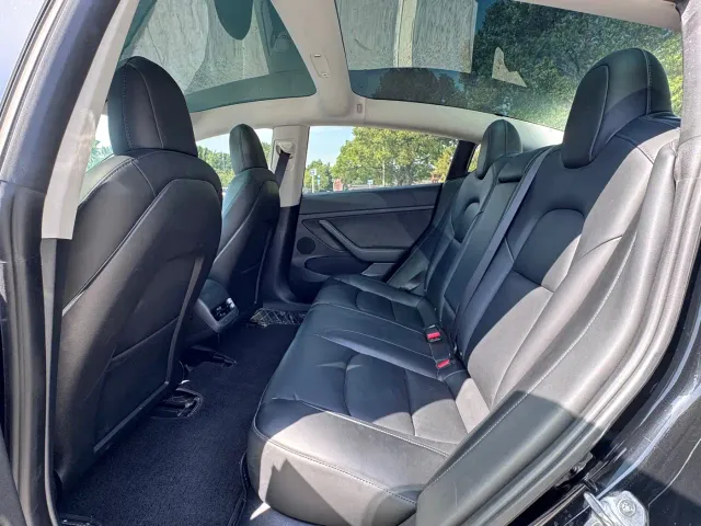 Tesla Model 3 — Фото автомобиля 8