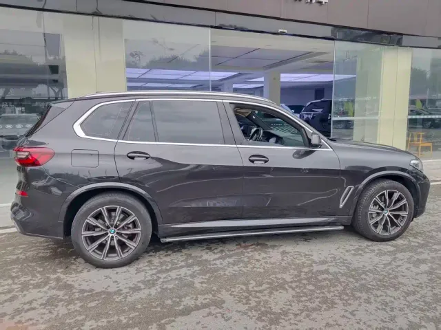 BMW X5 — Фото автомобиля 2