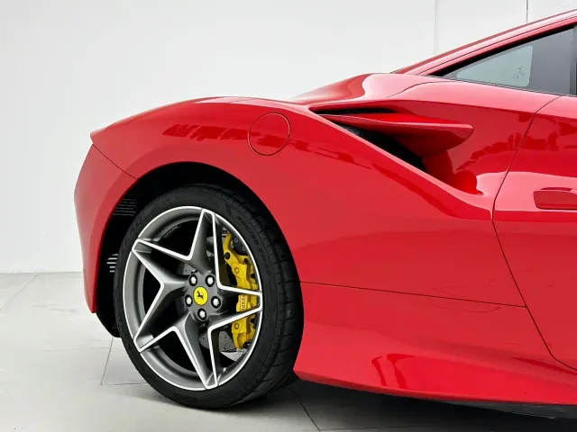 Ferrari F8 — Фото автомобиля 9
