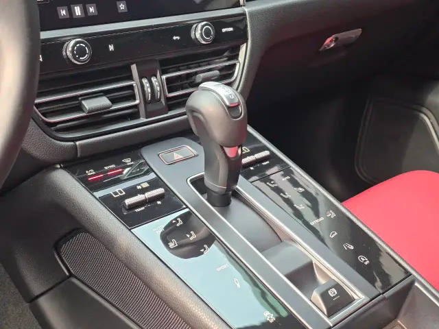 Porsche Macan — Фото автомобиля 13