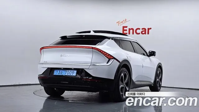 Kia EV6 — Фото автомобиля 2