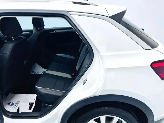 Volkswagen T-Roc — Фото автомобиля 5