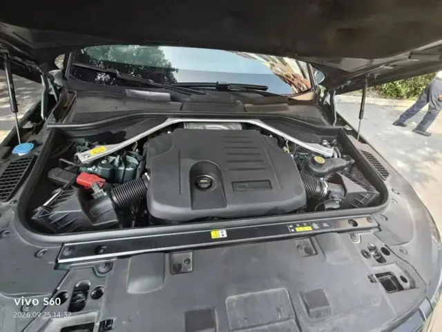 Land Rover Range Rover Sport — Фото автомобиля 3