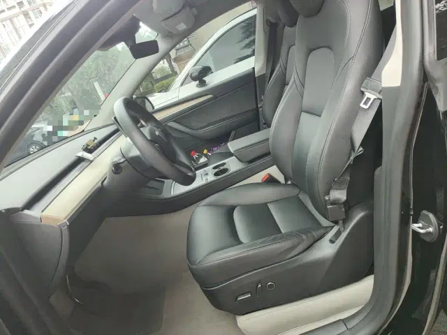 Tesla Model Y — Фото автомобиля 11