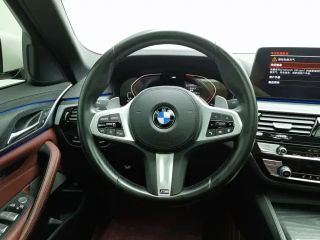 BMW 5 Series — Фото автомобиля 11