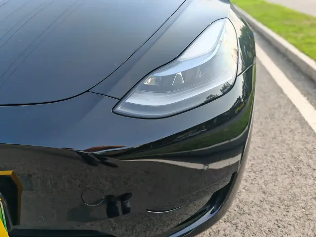 Tesla Model Y — Фото автомобиля 4