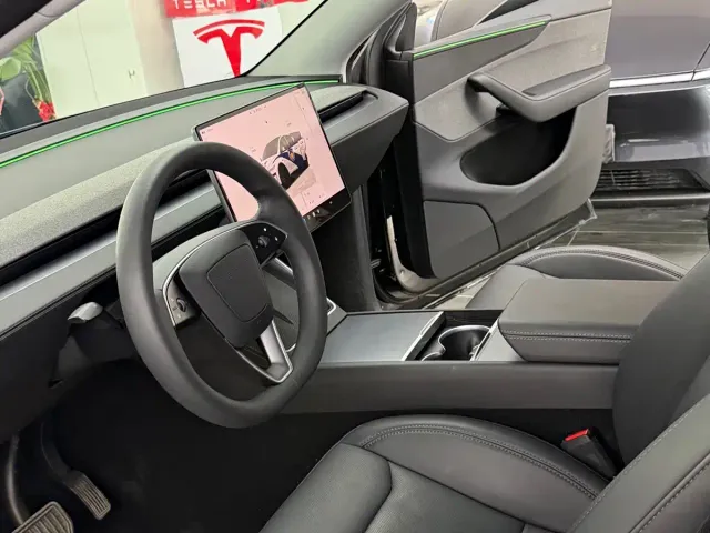 Tesla Model Y — Фото автомобиля 6