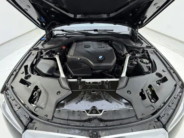 BMW 5 Series — Фото автомобиля 11