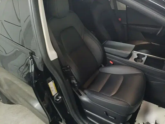 Tesla Model Y — Фото автомобиля 24
