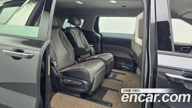 Kia Carnival Generation 4 — Фото автомобиля 16